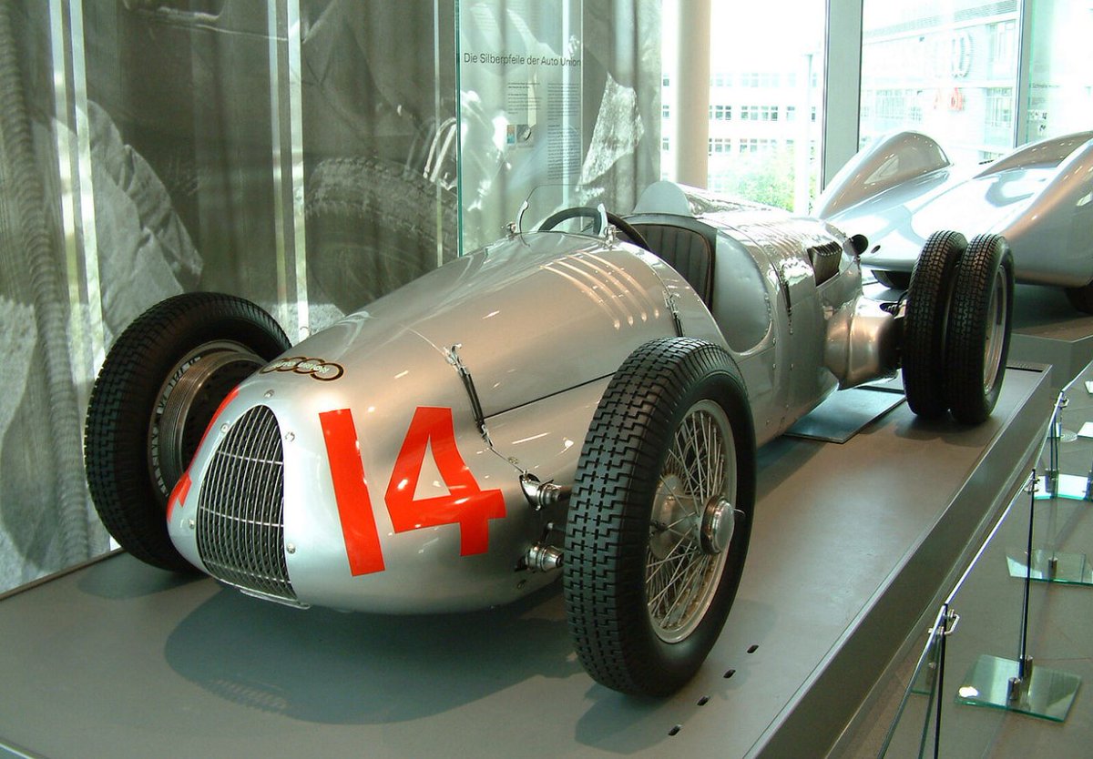 F1Meddahi's tweet photo. 2026'da #Audi'nin de spora girmesiyle, #Formula1'de yarım kalan hesaplaşma 87 sene sonra devam edecek. Gümüş Okların hikayesi için linke tıklayabilir, paylaşarak destek olabilir,hikayenin devamı için 2026 sezonunu bekleyebilirsiniz

https://t.co/yH7Emcm5nW

#Mercedes #DutchGP #F1 https://t.co/H1OlZBid1d