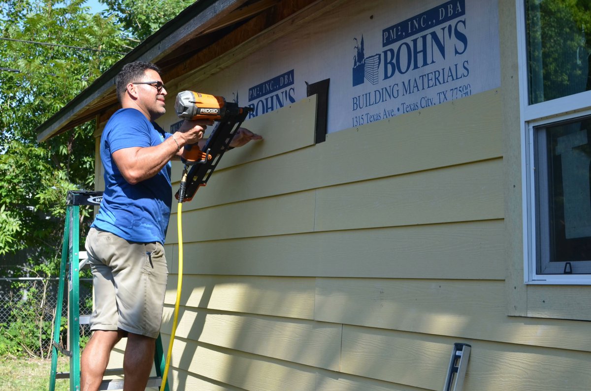 bayareahabitat's tweet photo. We are so thankful for the amazing @ValeroEnergy volunteers who spent their morning working with us in Texas City! In just 4 hours, 50% of the Hardie board siding was installed &amp; we are excited to complete this activity with them next week. Read more at  https://t.co/rwO1PfLoGq https://t.co/EJ1H8Hb3uH