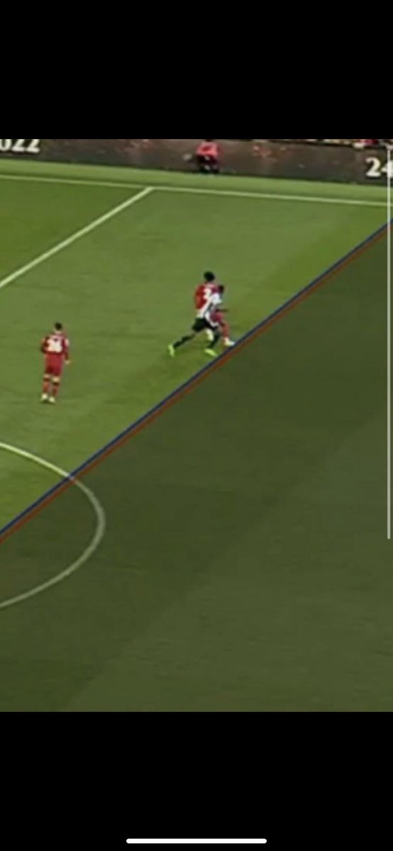 gary_johnsonTPS's tweet photo. @premierleague spot the difference… https://t.co/v1r7X9V5s9