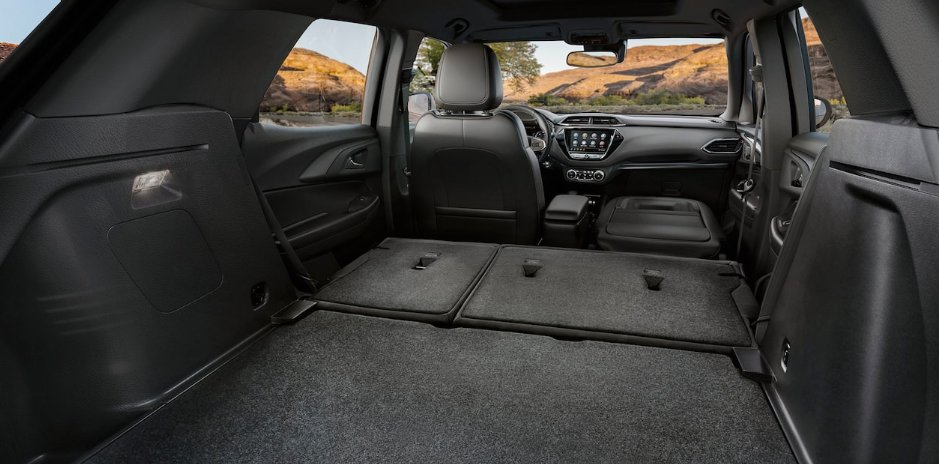 cascadeauto's tweet photo. Surprisingly spacious for a small SUV, the Chevy Trailblazer features a reversible two-tier adaptable cargo storage system to give you plenty of room for all your belongings. https://t.co/VZj1UxLggM
