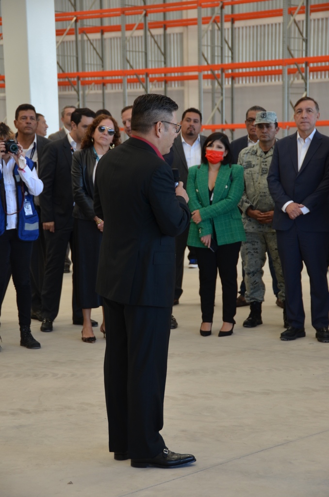 XtrategasEDN's tweet photo. ¡Es #Noticia! Hoy junto con el esfuerzo del #GobiernoFederal y otras dependencias como #Senasica, #ANAM y el #SAT, #nexen y #xtraentrega ¡escriben historia! #Primercarga recibida en el #AIFA
¡Felicidades! https://t.co/e8I9PK5z4P
