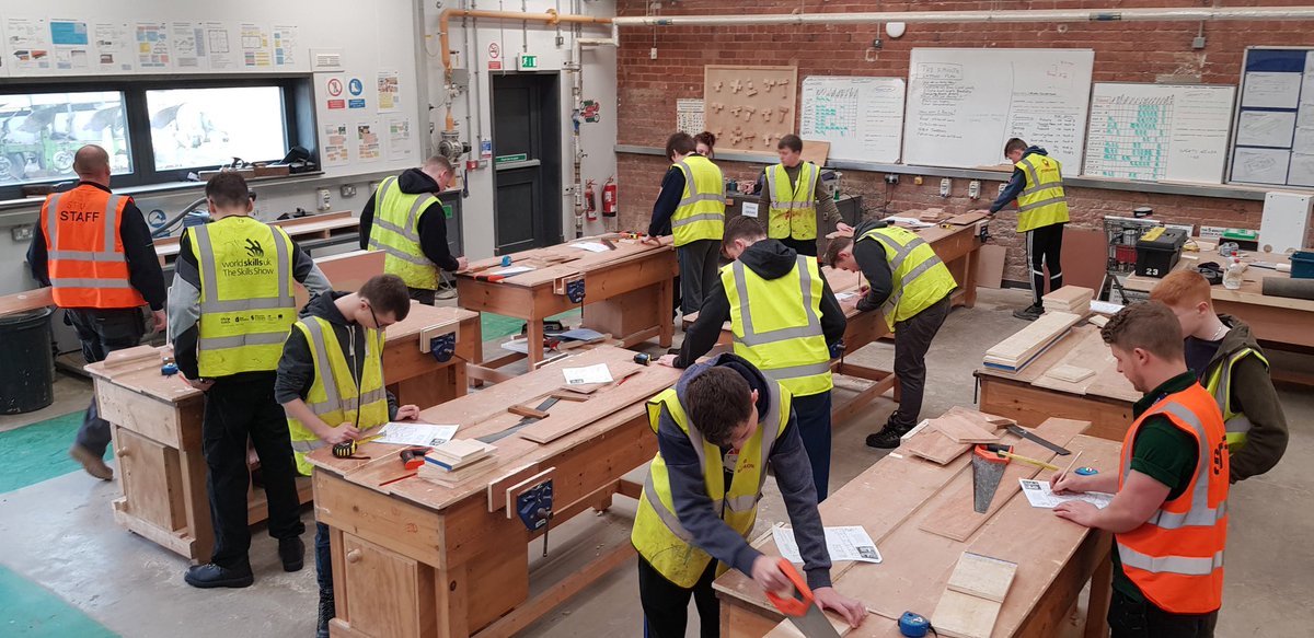 southstaffs's tweet photo. Looking to become a carpenter in the future? Enrol now and #CreateYourCareer with a carpentry course at South Staffordshire College! ๐ทโโ๏ธ
Courses are available at both Rodbaston College in Penkridge and Torc College in Tamworth. Enrol now โก https://t.co/TgWsmaRpZk https://t.co/Wa49UOvElM