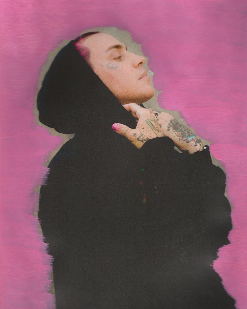ZachSangShow's tweet photo. .@iamblackbear for us by @idccarloss 📸

https://t.co/hIdmniEEXY https://t.co/JfinHYZVDe