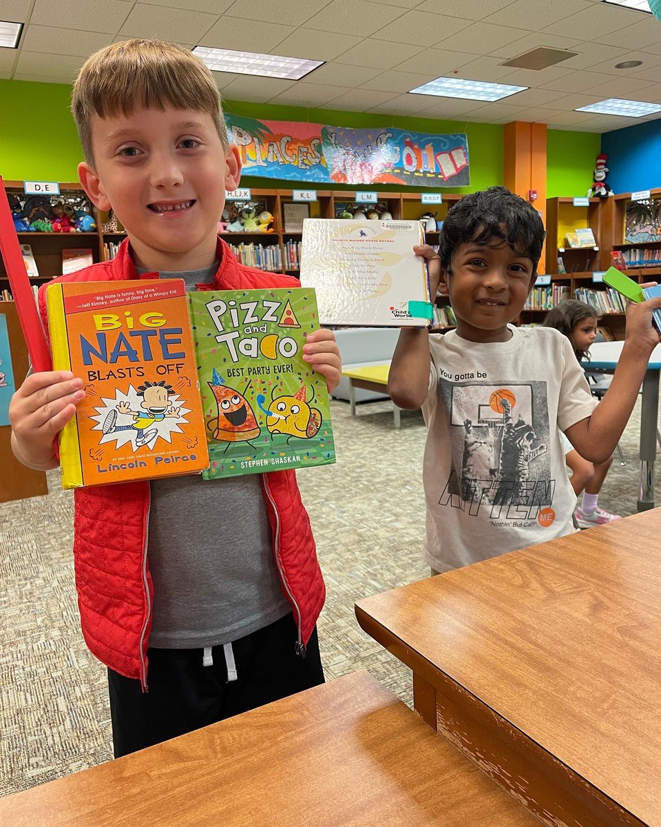 MsCribbsLibrary's tweet photo. The first check out with 1st Grade always feels a little crazy. These students did such an amazing job using their shelf markers and finding fun books to read today, though. Happy Reading, friends! โข
โข
โข
#librarybooks #firstcheckout #elementarylibrary #firstgrade #happyreading https://t.co/Oj07IlTpyB
