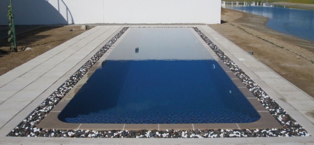 نقوم بتنفيذ جميع اعمال المقاولات والترميم
فلل قصور عماير استراحات مسابح ملاحق 
تسليم مفتاح 
عضم بالمواد