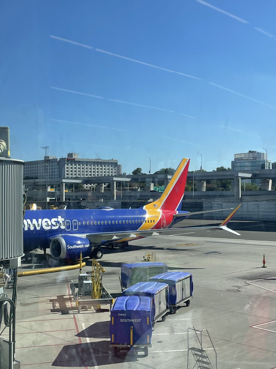 blt8612's tweet photo. Here we come @KristiGatto @SouthwestAir https://t.co/DeQpmhYSuW