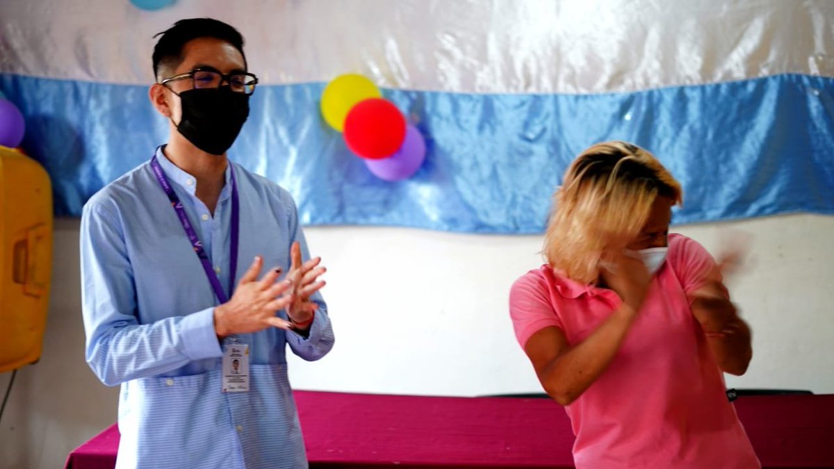 DDHH_Ec's tweet image. Uno de los proyectos que desarrollan es el #TRANSDIGITAL que pretende crear una herramienta de empoderamiento digital, para minimizar el grado de desconocimiento informático y tecnológico y así integrar a personas trans en el ámbito laboral.