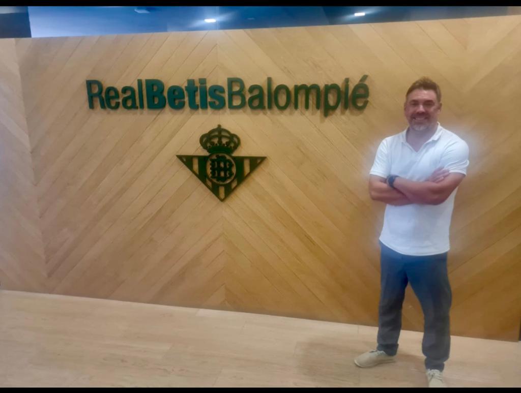 Jccolomi's tweet photo. Muy contento e ilusionado con mí nuevo reto,  con el objetivo ser FELIZ https://t.co/mRvKMEWz8l