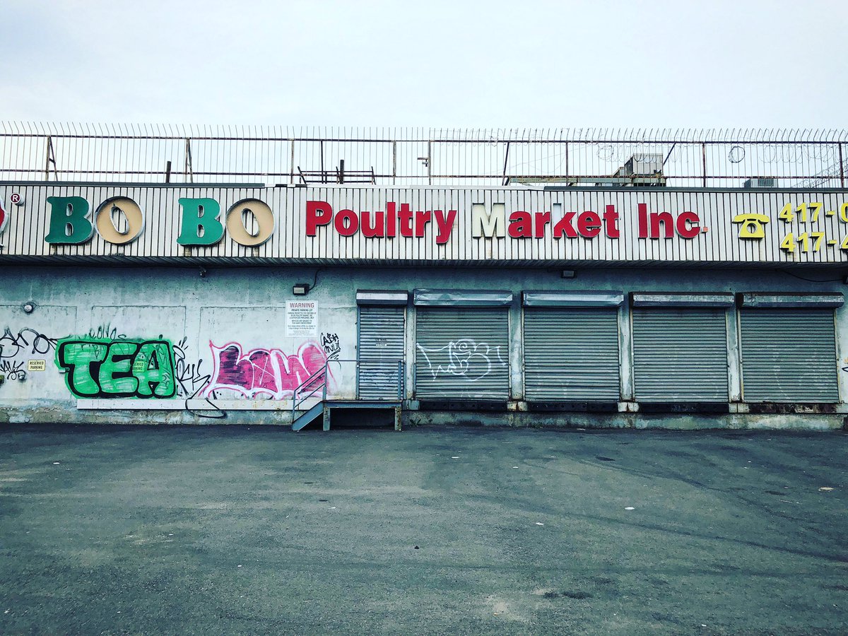 WalkingFoolDoc's tweet photo. Taking unusual routes when walking around #Brooklyn nets views of odd stores and businesses. #walking #exploring #nyc https://t.co/fmFl8ZjM6X
