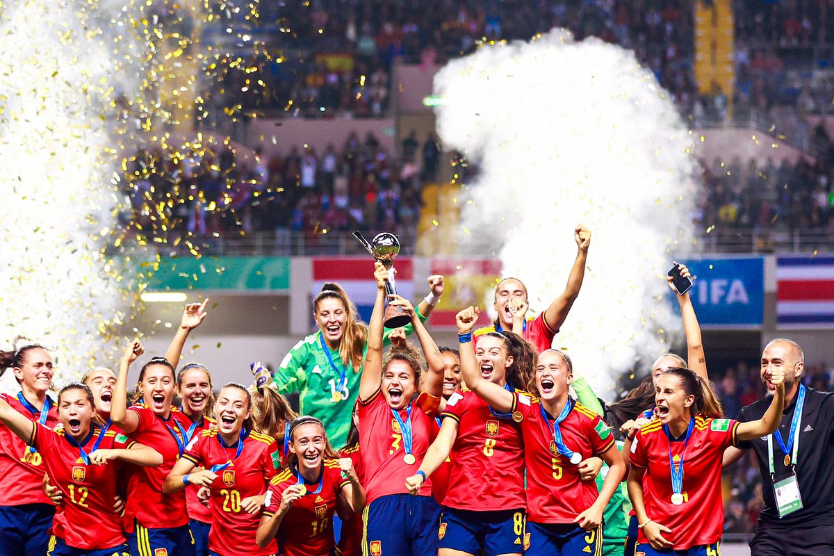 anatejaadaa's tweet photo. SOMOS CAMPEONAS DEL MUNDO!
Que no nos despierte nadie💭🤩 https://t.co/peUwrgVu8N