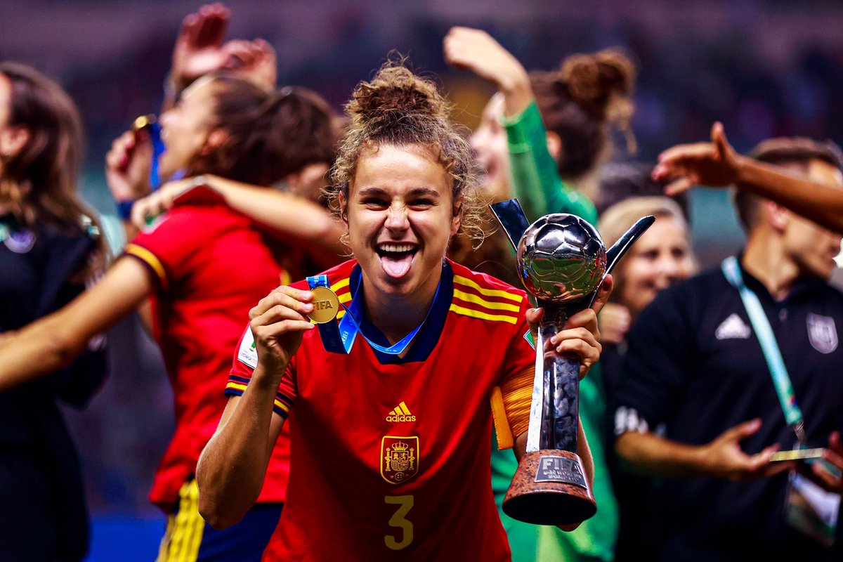 anatejaadaa's tweet photo. SOMOS CAMPEONAS DEL MUNDO!
Que no nos despierte nadie💭🤩 https://t.co/peUwrgVu8N