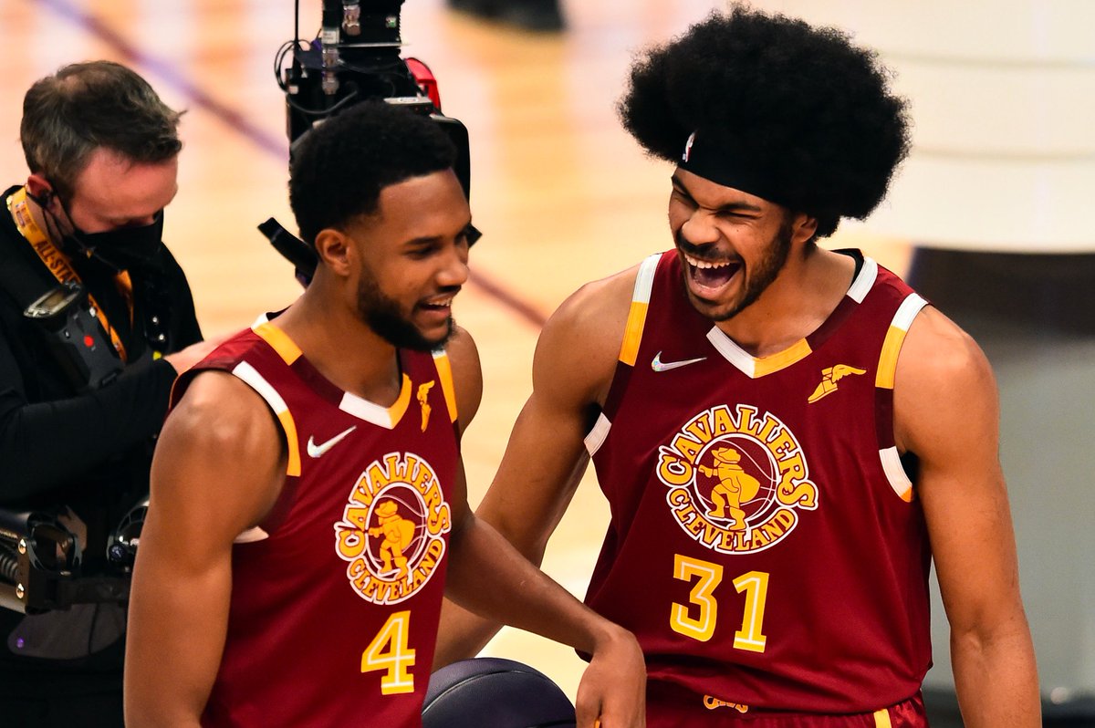 ClutchPoints's tweet photo. The new-look Cleveland Cavs🔥

Starters:                        Bench:
Darius Garland             Ricky Rubio
Donovan Mitchell        Caris LeVert
Isaac Okoro                  Cedi Osman
Evan Mobley                 Kevin Love
Jarrett Allen                  Robin Lopez https://t.co/RhX8QqANIb