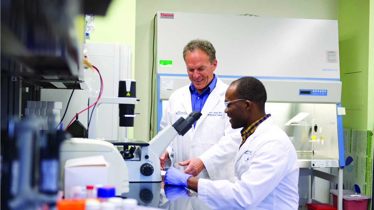 TheGradSchoolCU's tweet photo. Why consider @cedarville for your Pharmacy degree? 💊 Our dynamic program offers ACPE accreditation, future-focused teaching, and a mentoring faculty all built on a biblical foundation. 📖 

➡️ Learn more about our program: https://t.co/AtzuO7hpq1 https://t.co/JGJpktsXpE