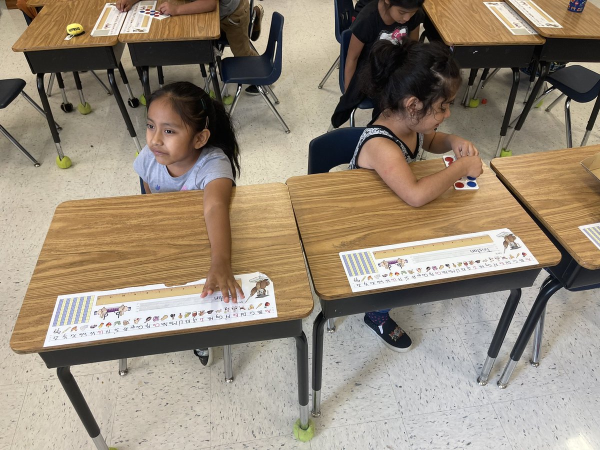 jnbailey7's tweet photo. Today in math, we got to work on a frameworks lesson. The kids absolutely loved this! They had to ask and answer questions to help find the number the other student created using the 10 frames! #Raisingthebar @Hasty_Huskies  @JanetMarotte777 @MRegan0123 @Beth_Coryell https://t.co/jhDuZ9QoYw
