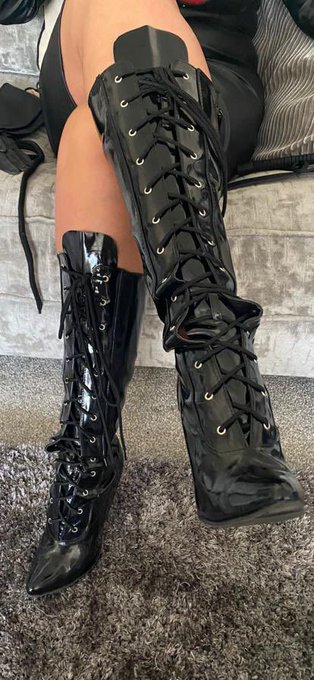 Thank you slave for treating your Goddess to my new nails today. Before I lock you in your cage tonight<a href="/tag/madeinengland"class="tags"><span>#madeinengland</span></a><a href="/tag/britishmilf"class="tags"><span>#britishmilf</span></a>