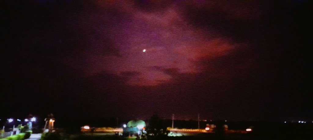 Aesthetic__y's tweet photo. Love the moon 🌙

                                   📸 @Aesthetic__y https://t.co/0SxTnEtzXj