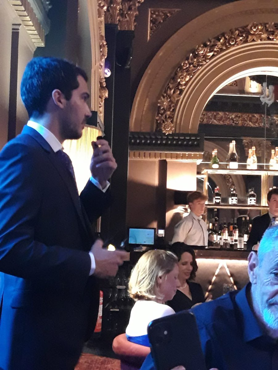 FebvreWines's tweet photo. Oenologist Davide Roncada from
Valdo Prosecco presenting the proseccos at tonights dinner for the opening of the month-long Festival of Prosecco @merchantbelfast
#valdo #merchanthotel
#festivalofProsecco #drinkaware
#febvrewines https://t.co/59BScB2ogM