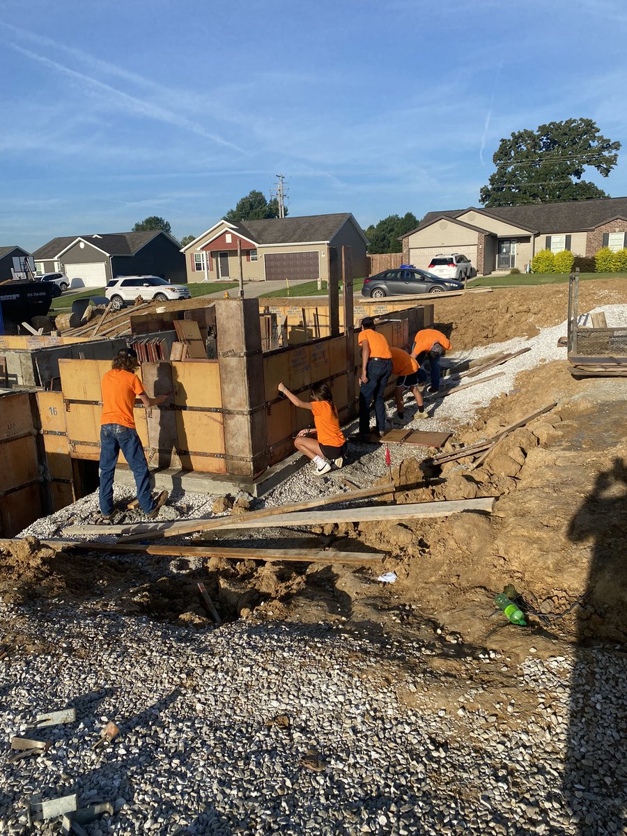 TbhsTech's tweet image. Stripped the foundation today. Another nice showing of the orange shirts. These kids are really@learning a lot and enjoying it. Thanks again to Enloe and sons for working with the kids.