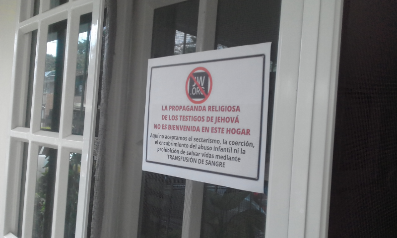 V1ct0r14rt's tweet photo. Ya tengo mi versión del letrero para que los Testigos de jehová no me molesten ni se moleten en predicar puerta a puerta como planean desde el 1 de septiembre #TestigosJehovaNO #TestigosNO #NoHabloConTestigos #NoTeAbroTJ #NoMasSectas #NoEnMiPuerta #NoTJ #BastaJW #TestigosGoHome https://t.co/SVnmg8fCEb