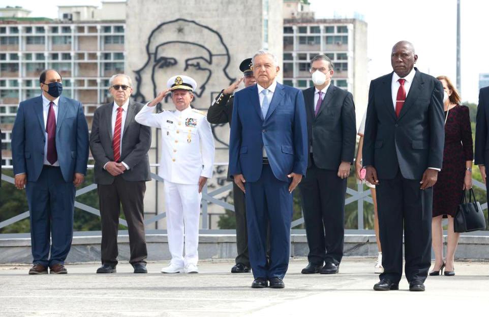 Relaciones Exteriores (@sre_mx) on Twitter photo 📌En Centroamérica y el Caribe, el presidente <a href="/lopezobrador_/">Andrés Manuel</a>, acompañado por el canciller <a href="/m_ebrard/">Marcelo Ebrard C.</a>, realizó su primera gira de trabajo por 🇧🇿, 🇨🇺, 🇸🇻,🇬🇹 y🇭🇳, en la que se suscribieron acuerdos de cooperación en infraestructura fronteriza, comercio, energía y migración irregular. 📌En Centroamérica y el Caribe, el presidente <a href="/lopezobrador_/">Andrés Manuel</a>, acompañado por el canciller <a href="/m_ebrard/">Marcelo Ebrard C.</a>, realizó su primera gira de trabajo por 🇧🇿, 🇨🇺, 🇸🇻,🇬🇹 y🇭🇳, en la que se suscribieron acuerdos de cooperación en infraestructura fronteriza, comercio, energía y migración irregular.