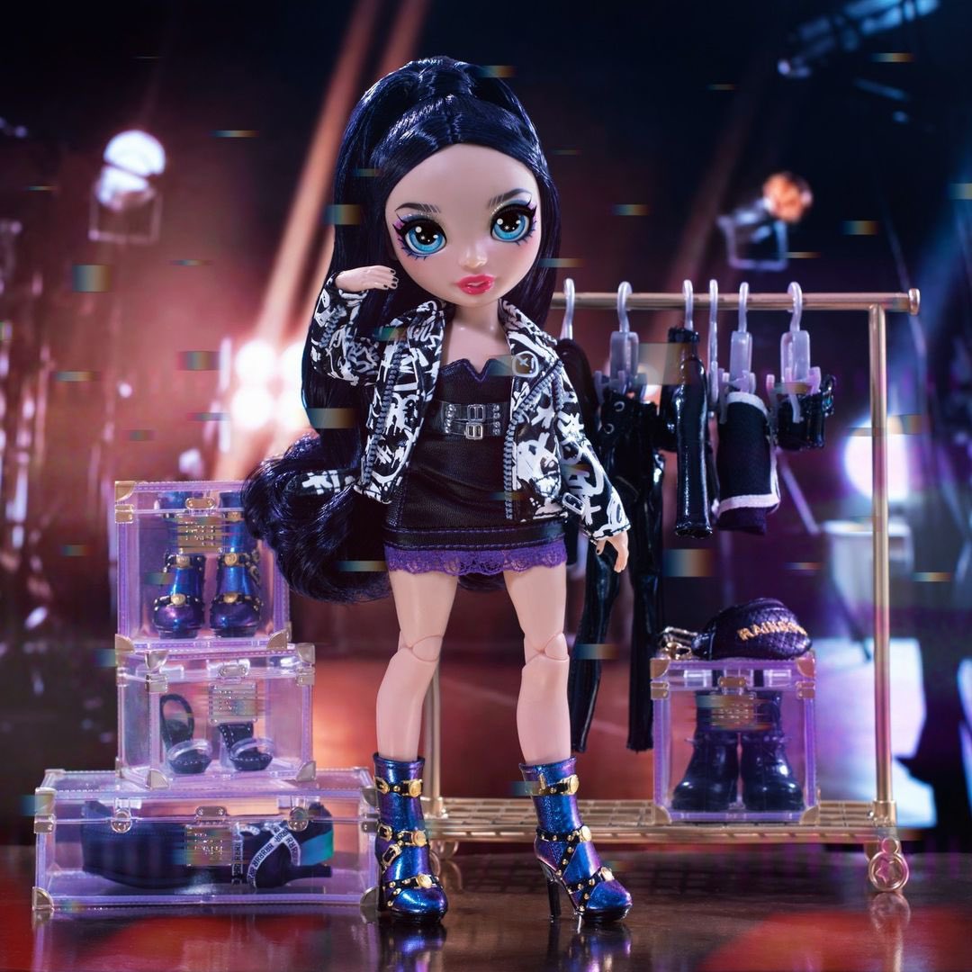 winxclubpretty's tweet photo. Shoes, fashion and a full closetβ¦these are a few of my favorite things. π
#ShadowHigh #Shadow #Doll #ShadowHighDoll #Playset #ShadowHighPlayset #TrunkShow #Trunk #AinsleySlater #Ainsley #LetYourTrueColorsShine #CollectTheShadow #AccesoryAndFashionDesign #Fashion https://t.co/2517kWze4W