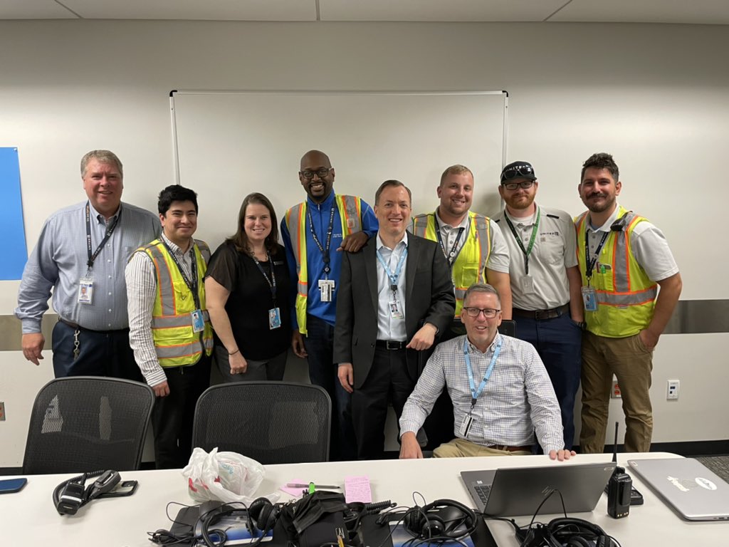 It’s always great to have visitors from CSC! Thank you David, Sidney, and Kirk for answering our questions and taking the time to talk the DFW team! #teamDFWrocks #beingunited #unitednext @espresso613 @GBieloszabski @DJKinzelman @david_a_overall