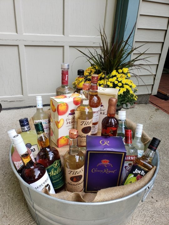 lakebearcats's tweet photo. This year's Bearcat block party fundraiser will have a liquor barrel raffle and a 50/50! Tickets are 1 for $10 or 3 for $20 
Venmo: @lakecountybearcats
PayPal: lakecountybearcats@gmail.com
(When sending payment, please include your name, phone # &amp; what you would like to purchase) https://t.co/KCVFVLOFIq