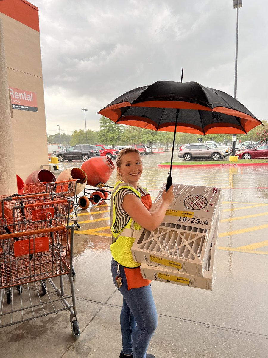 OASM Maddie setting the example for Curbside Pickup in this beautiful weather 🌧<a href="/FewBryan/">Bryan Few</a> <a href="/Oscar86604735/">Oscar</a> <a href="/SimentalLisa/">Lisa Simental</a>