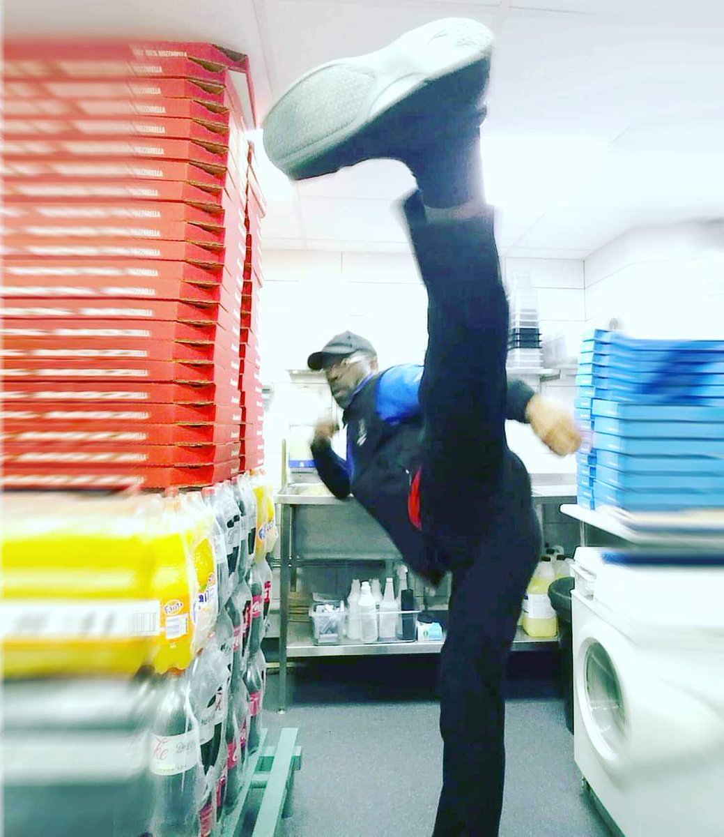 TEMPHUiBIS's tweet photo. #ThrowbackThursday #tbt back to when my kicks were nice. Dunno if I'll ever get them back, but still got memories I can look back on #Taekwondo #Sidekick #blackbelt #1stDan #dominospizza #kick https://t.co/SnQMofyeUv