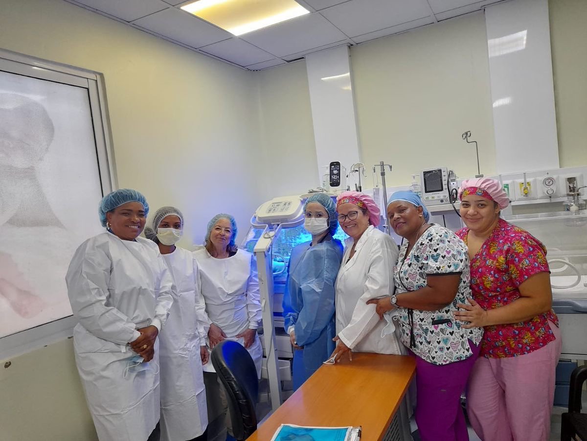 mocamia54's tweet photo. ¡Otra misión cumplida! 🚂🥳

Hoy logramos la capacitación, el entrenamiento y la instauración del programa llevado a cabo por @dofmi_rd para la medición temprana de la bilirrubina en los niños recién nacido. https://t.co/X1RX7qyNXx