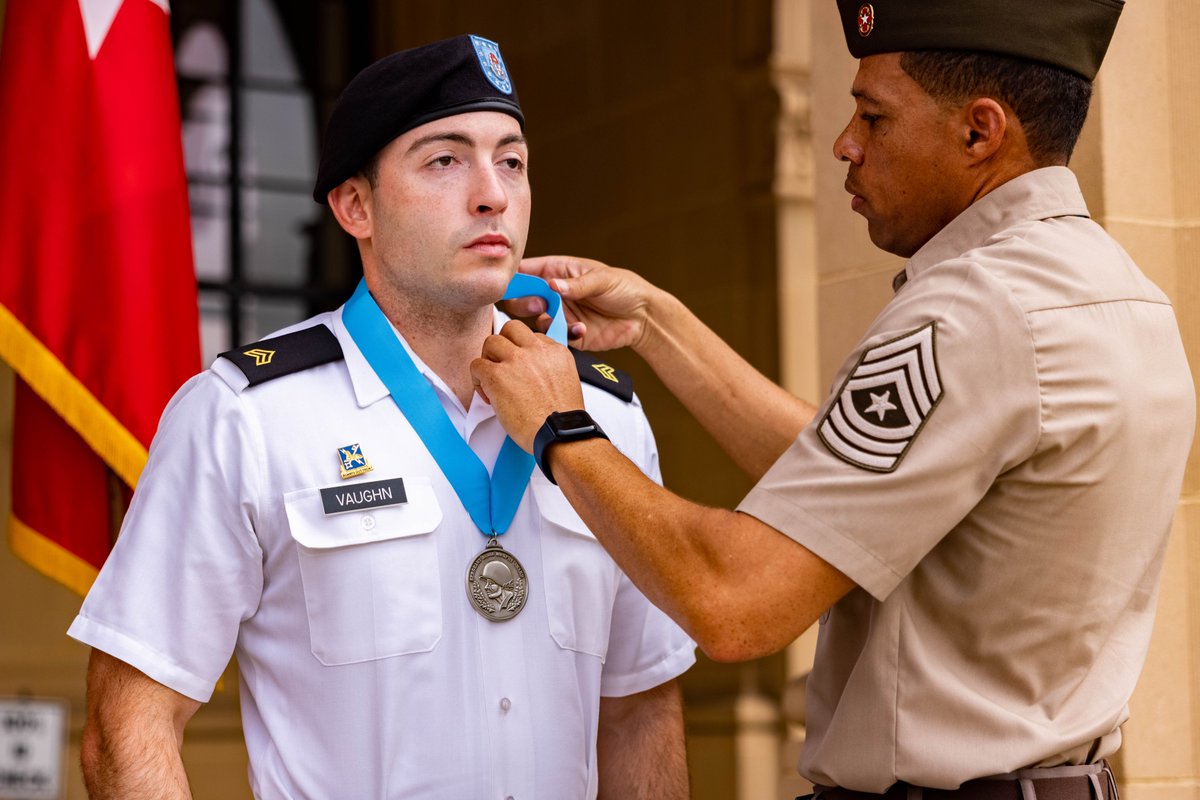 ARMYSOUTH's tweet photo. Please join us in congratulating Sgt. Vaughn for his induction into the Sgt. Audie Murphy Club, a @USArmy organization for NCOs whose #leadership achievements and performance merit special recognition.
@16thSMA @NCOLCoE @NCOJournal @Southcom https://t.co/Mhl1CsJBji