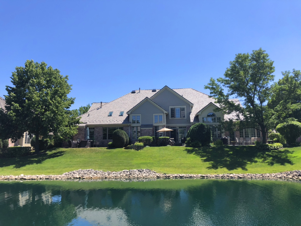 ShakeGuys's tweet photo. This Glenview home features a composite DaVinci Shake Roof that we installed for the Client. We also installed Flashing & Gutters.
Learn More>> https://t.co/eKQeCiVIe1
#ShakeGuys #roofing #DaVinciShake #housedesign #househunting #homeimprovements #homerenovations #Glenviewil https://t.co/nUOeQHjOKX