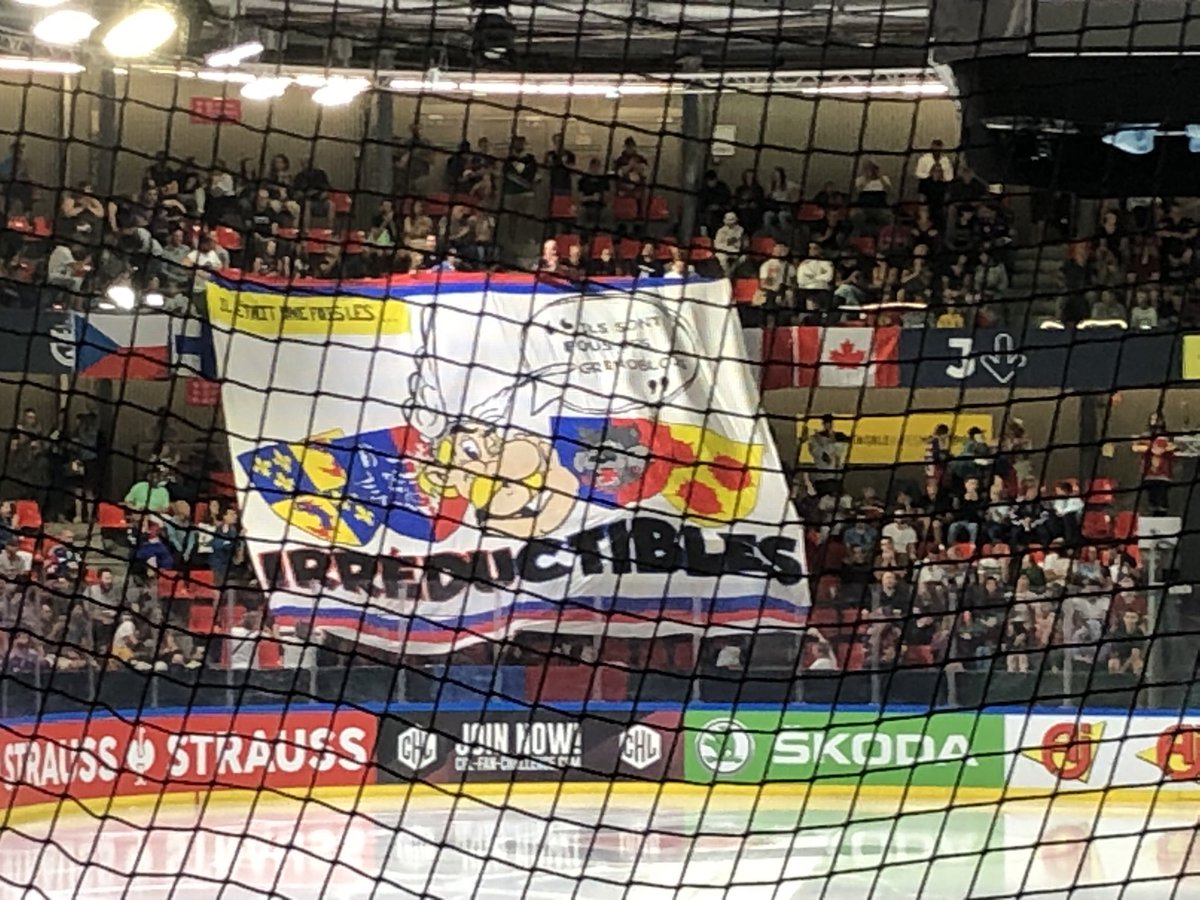 yaquelesimbecil's tweet photo. #Grenoble #Berlin 2 - 8 #chl #hockey 
Les brûleurs de Loup 🐺 en difficulté mais un beau match https://t.co/xBMkgJhf4U