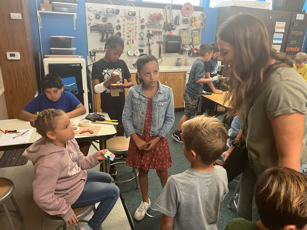 4th graders worked together on a collaboration project in the lab--all while student leaders led a tour!