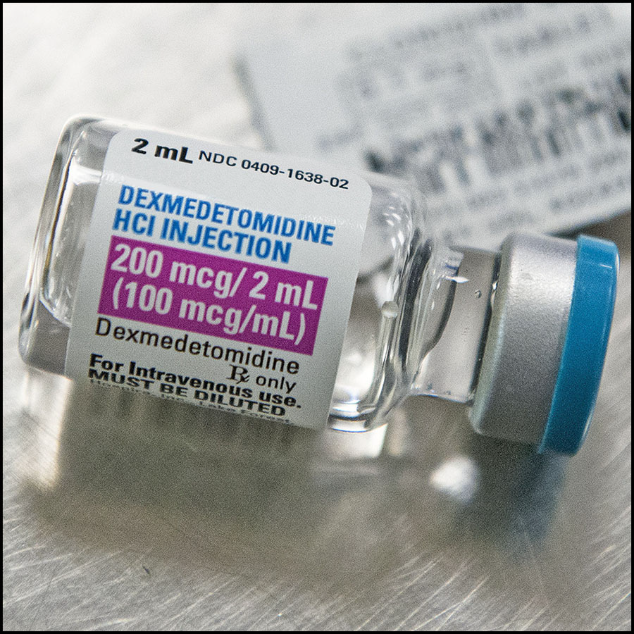 _Anesthesiology's tweet photo. A recent meta-analysis suggests that perioperative dexmedetomidine is associated with a lower risk of delayed neurocognitive recovery after #cardiac surgery in adults. There was no impact on the incidence of delirium or hemodynamic instability. https://t.co/AWa735osZW https://t.co/n8aRDyzITk