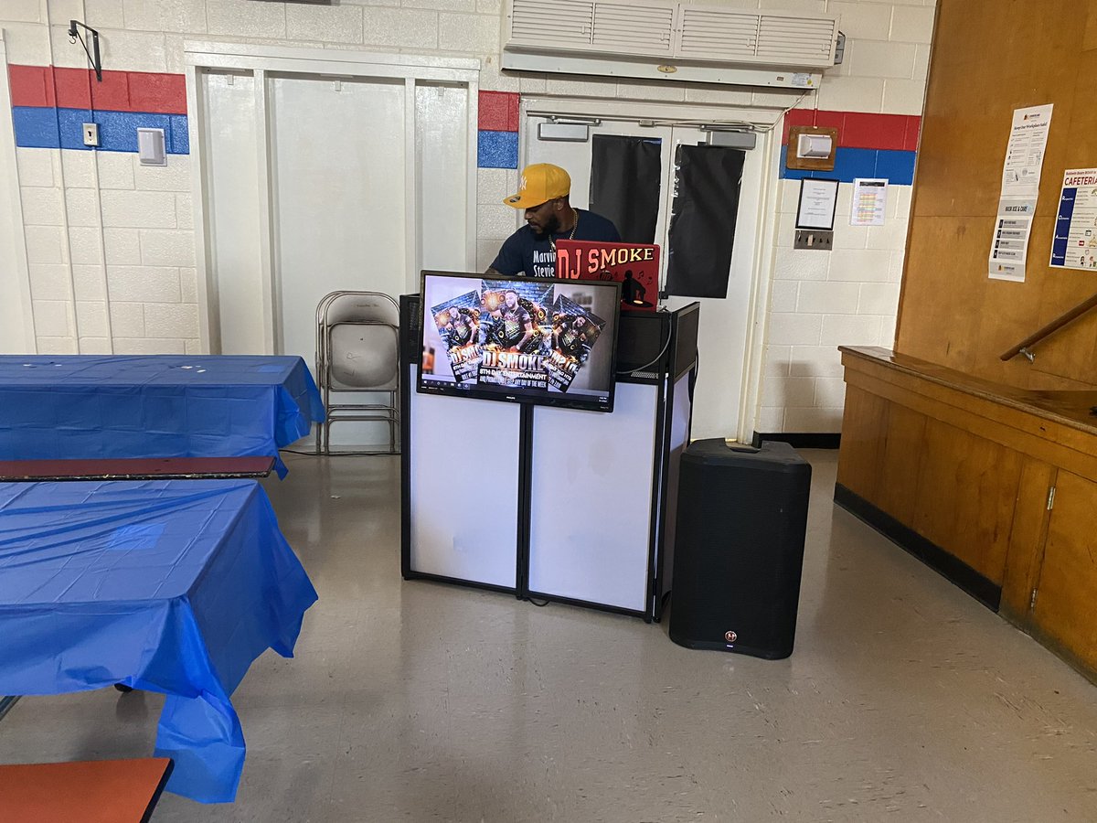 EdVBaldwin's tweet photo. Watch out Baldwin is on the move!! Watch us rise into the blue ππ#exceedgrowth #intotheblue #blueparty @MeshondaW @CumberlandCoSch https://t.co/hNXBp2J2xP