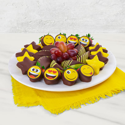SI_edible's tweet photo. End the #summer strong and start the school year stronger with our Smiley Treats Platter 😀🎒😎

#statenisland #fruit #healthytreats #gift #baby #birthday #anniversary #cookies #ediblearrangements #love #flowers #cupcakes #getwellsoon #emoji #cheesecake #bff #fall #gamedaygifts https://t.co/MTi9DfurHj