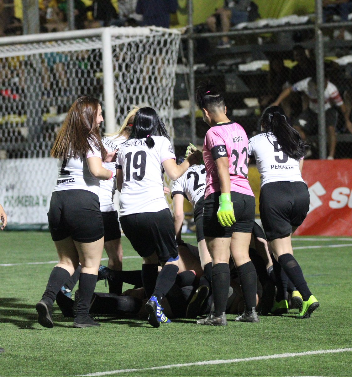 _distintosfc's tweet photo. ¡LAS CHICAS ON FIRE! 🔥

#MásQueUnaFamilia 🙌🏽

📸: @ClariRiquelme_ https://t.co/wHsFCuDjqJ
