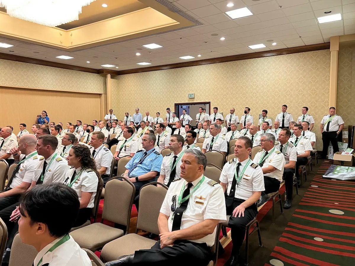 Delta_Pilots's tweet photo. Our last stop is at @flySEA. @Delta_Pilots have picketed today to show @Delta that slow-moving contract negotiations cannot continue. The Delta pilots have earned an industry-leading contract.
#DeltaPilots #ALPAPilots #DeltaPilotContractNow #SEA https://t.co/wqsN4bZH6A