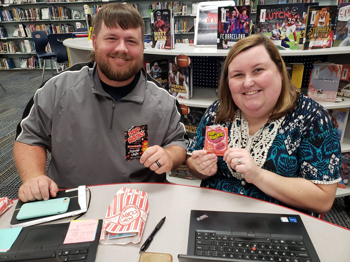 BeckyNipper's tweet image. It&apos;s a Poppin&apos; PL party this week...✅ out my theme! I flipped PL, and gave teachers time to explore tools like @wakelet on their own...then we shared ideas at our in-person session. Also shared how Wakelet collections embed in other platforms! #blendedlearning #blendingtools