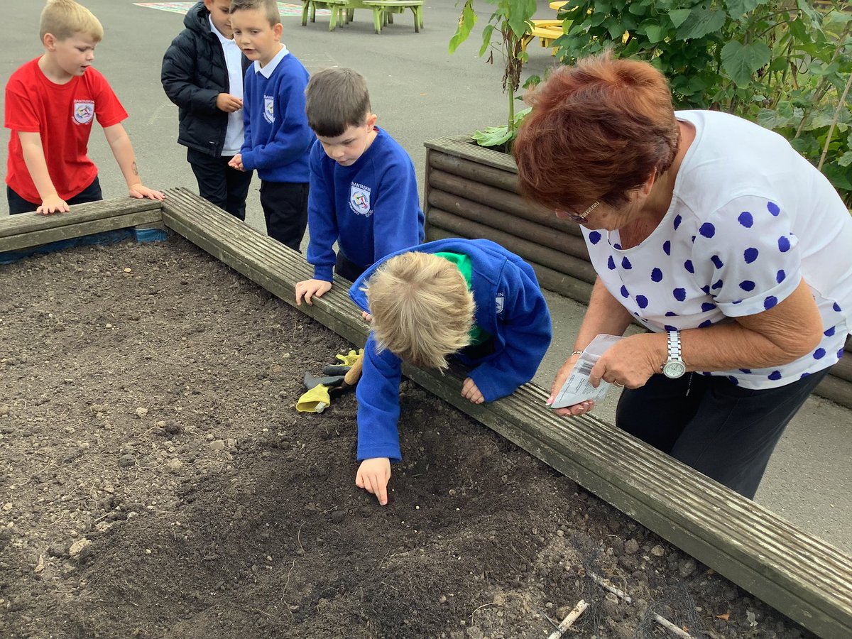 A big thank you to Mrs Mundie for helping us plant some peas today #bantGrowZone #bantNurture #bantLfS