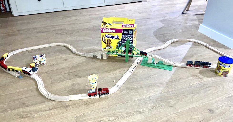 estherescapa's tweet photo. #PackGamerNesquik Este tren hace la ruta Nesquik! Con paradas en  #NesquikPetit, en #NesquikShake y en nuestro #Nesquik de cada día! Es nuestra ruta favorita y queremos encontrar un Pack Gamer al final del trayecto! @NesquikGaming https://t.co/oGGP1FQJsa