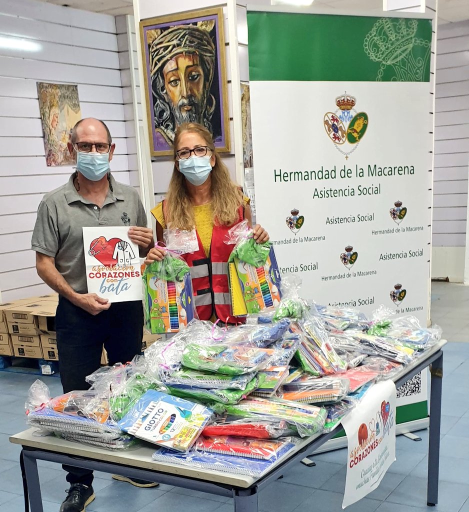 Hdad_Macarena's tweet photo. ASISTENCIA SOCIAL | Gracias a la asociación #CorazonesconBata por la donación de 60 lotes de material escolar para las familias más necesitadas de nuestro barrio.
Que el Señor y la Virgen premien su generosidad. https://t.co/WWWGNxnugD