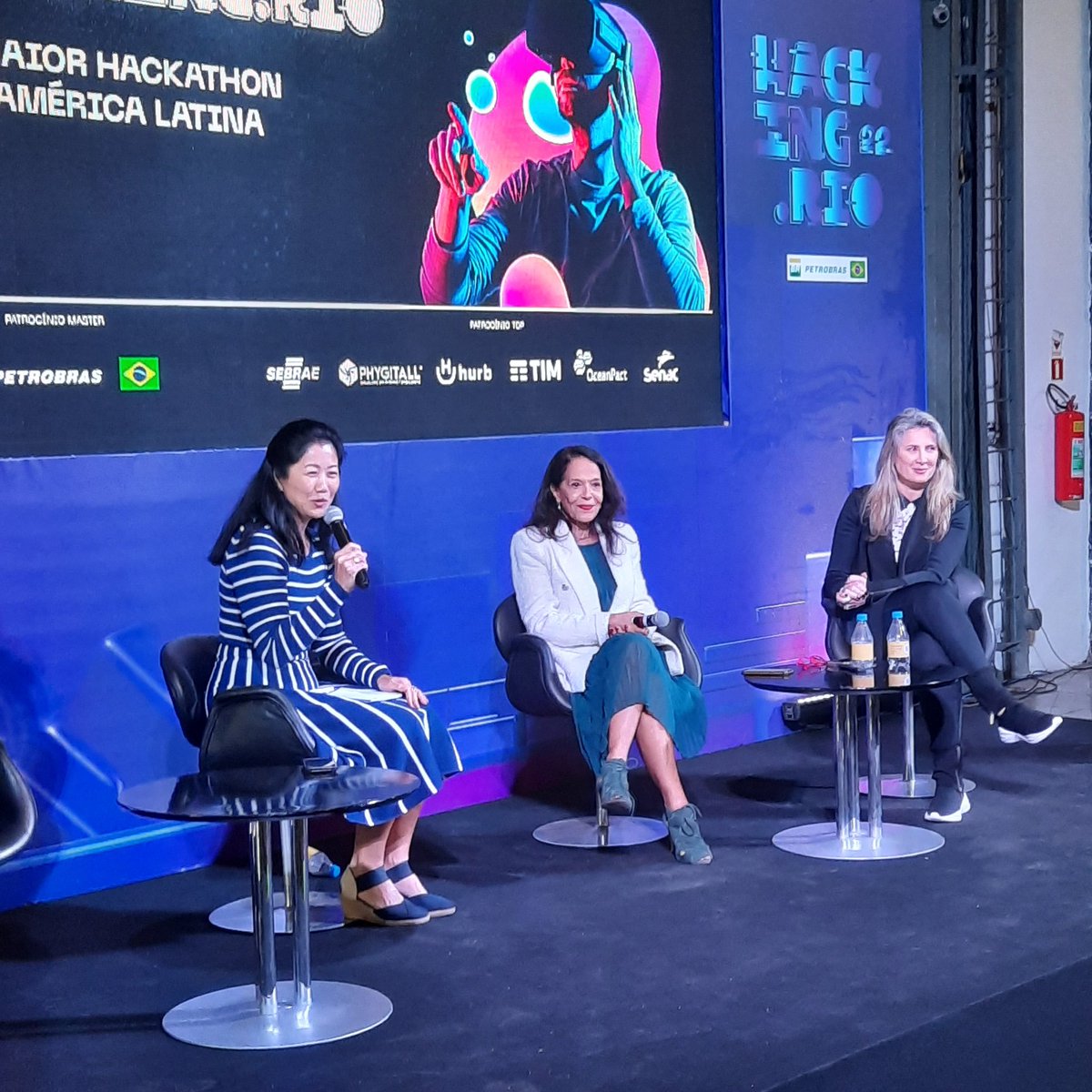 hacking_rio's tweet photo. Talk: Mulheres nos Conselhos / Woman on Board
Cátia Tokoro, Ma Fernanda Teixera, Geovana Donella.
#Hackathon #hackingrio #womanonboard https://t.co/RuaBCuwy86