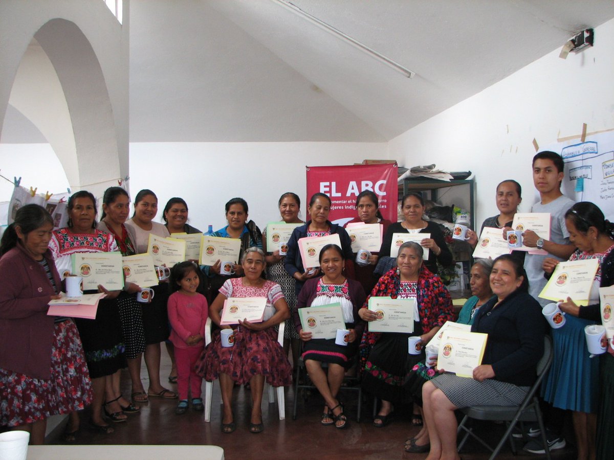 MISOCA_AC's tweet photo. Felicitamos a las compañeras de los municipios de Yaonáhuac y Hueyapan, Puebla, por haber concluido el Curso-Taller "El A-B-C para fomentar el hábito del ahorro en mujeres indígenas y rurales".
#MonteDePiedad #ahorro #misocaac https://t.co/yIZ6KRf4n7