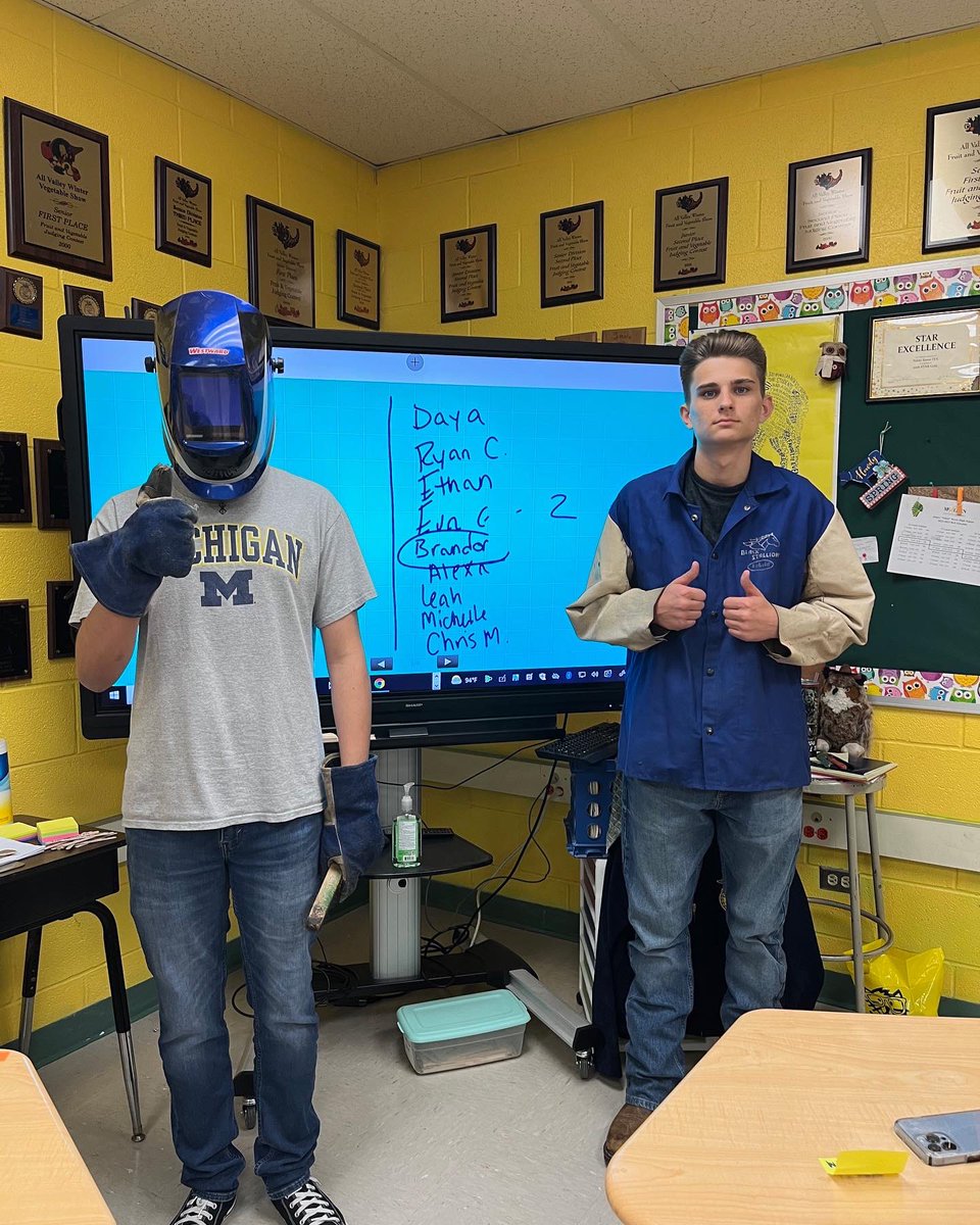 ag_rowe's tweet photo. Shop safety and hazards PPE relay race! Reinforcement of the proper safety gear and identifying hazards in the shop!! @McAllenISDCTE #agrocks 🤠🦉 https://t.co/6jZLXzjQnS