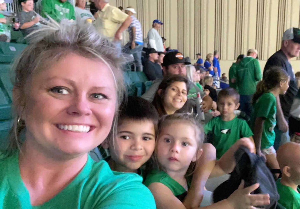 HeidiKrogstad's tweet photo. @UNDsports #collegecolorsday #UNDProud https://t.co/4aQQUc9om6