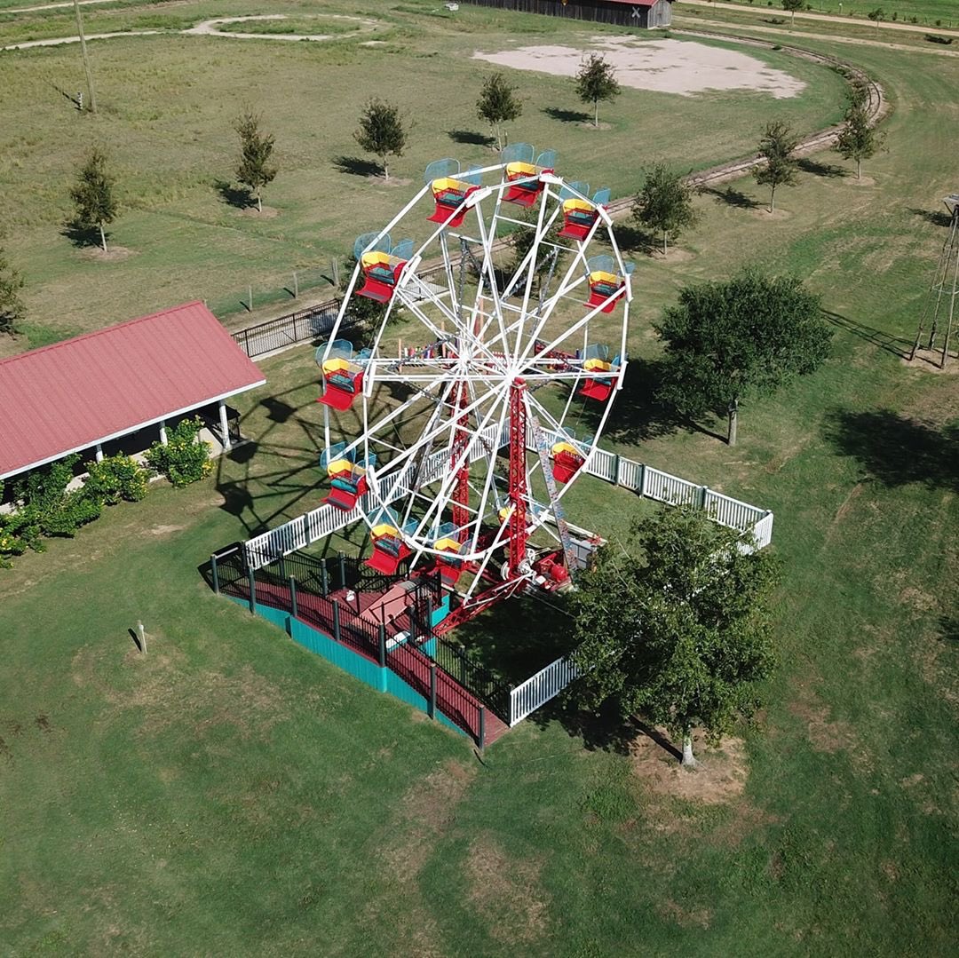 YPHoustonTX's tweet photo. 2022 Dewberry Farm Fall Festival

45 mins away from Houston 

Sept 24 – Nov 13

7705 FM 362, Brookshire, TX

🎃Pumpkins
🌽 Corn Maze
🚜 Wagon Rides
⛰ Slide Mountain
🚂 Train Ride
🎠 Carousel 
🎡 Ferris Wheel
🐷 Animals 
🍔Tasty Eats
🌻 Sunflower Field 
🍫 💨 Candy Cannon https://t.co/xb6rYBPJbK