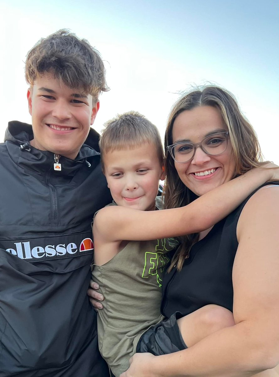 cieehsusa's tweet photo. "We have found that music, especially live music, has helped us bond with the kids over the years. It has become a tradition now that we find a concert within the first month of arrival to take them to." - #HostMom Heather https://t.co/z17qYkrgP2