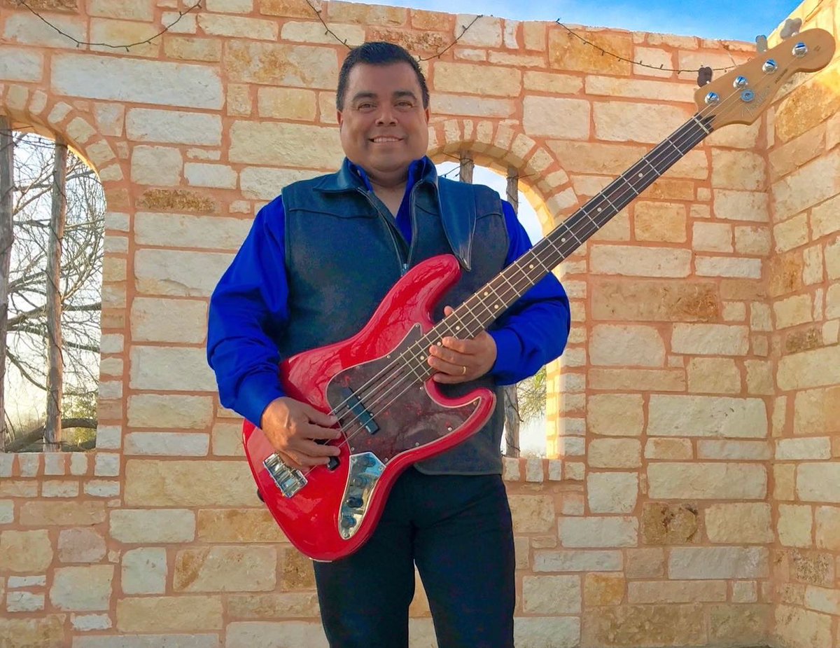 freddierecords's tweet photo. #ThrowbackThursday con nuestro artista el sรบper grupo @Los_Palominos en el set de su video musical clรกsico โCuando Te Enamorasโ el dรญa 7 de febrero 2017 en Bishop, TX #TBT #LosPalominos #CuandoTeEnamoras #VideoMusical #classicvideo #mรบsicagrupera #freddierecordsartists https://t.co/L27wkqN3Cf